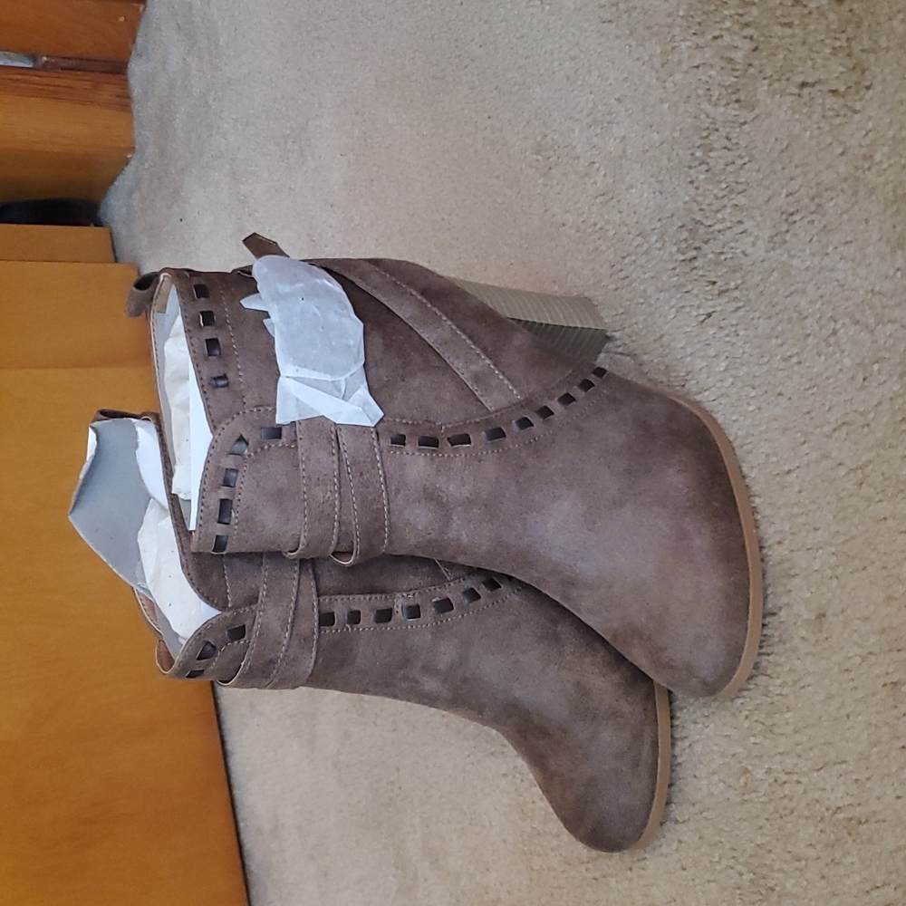 Brand new never worn venus wrap stich boots in taupe, size 8.5